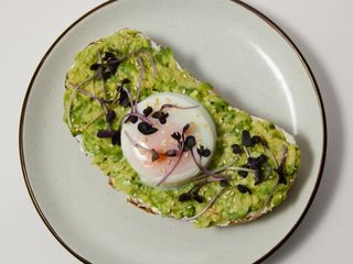 Авокадо тост з яйцем пашот (285г)