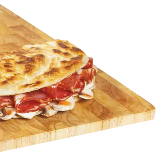 Piadina con mozzarella e salame piccante