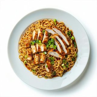 B8. Ramen saltato con pollo