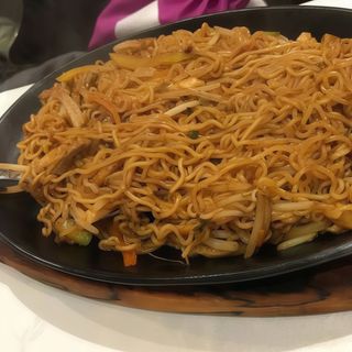 Tallarines Salteado Con Pollo Y Verduras