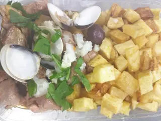 Carne de porco à alentejana 