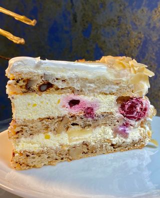 ნუშის დესერტი ალუბლით