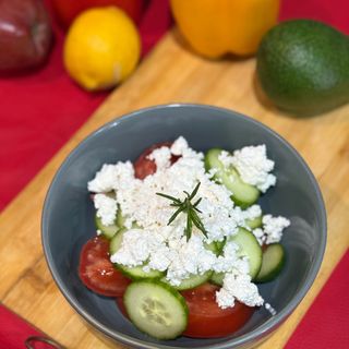 Салат овочевий з сиром