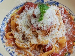 З неаполітанськими томатами та рікотою Спагеті  (315 г)