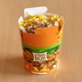 Doner box de carne mixto con patatas y salsa especial 
