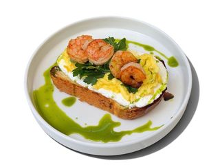 Тост з креветками та скремблом (240g)
