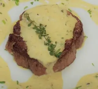 Bife de Vitela Com Molho de Mostarda