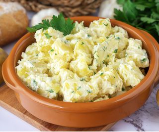 Ración de patatas alioli