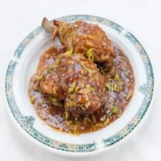 Muslo de pollo con puerro y jengibres