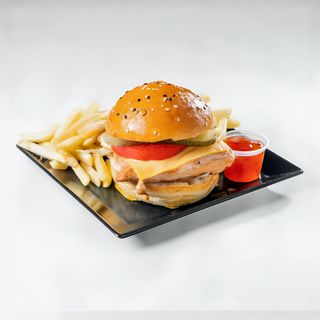 Burger de Frango com Bacon e Batata Frita