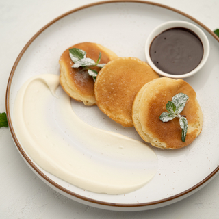 ПАНКЕЙКИ с медом и орехами 