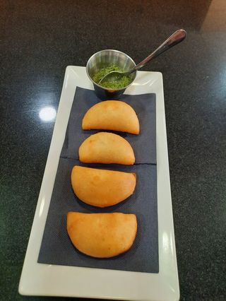 Tapa De Empanadas Venezolanas De Queso (4 Uds.)