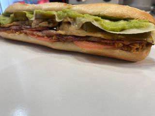 Tali Bocata Con Patatas Y Bebida