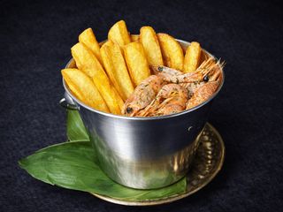 Відерце креветок з картопляними діпами (293g)