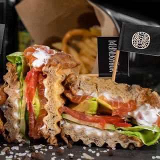 Сендвіч з червоною рибою (315/100/30г)