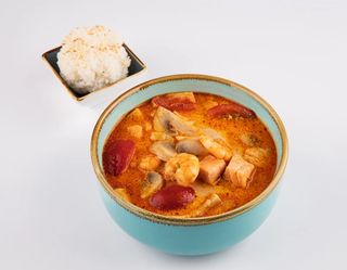 Том ям с морепродуктами