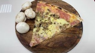 Capricciosa pizza parče