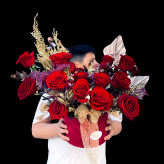 Cutie 17 trandafiri roșii 