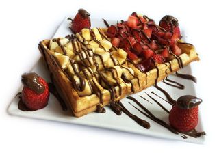 Gofres con  Nutella con plátano y fresas
