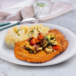 Kotlet schabowy z grillowanymi warzywami