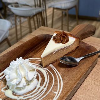 Tarta de queso con dulce de leche