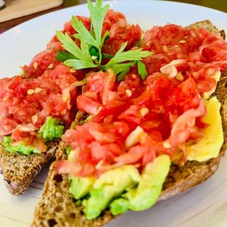 Tostada Aguacate Y Tomate