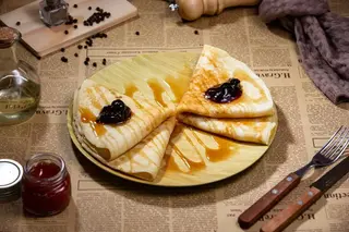Clatite cu dulceata de afine