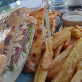 Sendvič sa pršutom u pizza tijestu 450gr