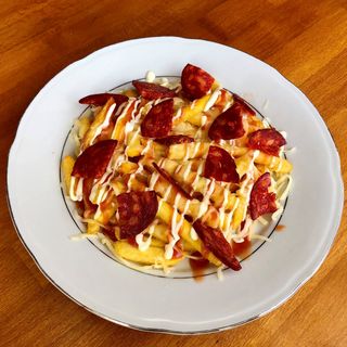 Pomfrit + kulen i kačkavalj