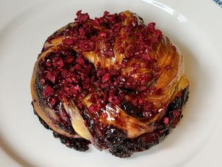 Булочка зі смородиною