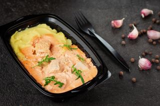 Пюре картопляне з курятиною у вершково-томатному соусі, ТМ Вепр (350г)