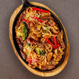 Лапша с говядиной/ Noodles cu vita