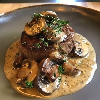 Filet de Boeuf à la Sauce Champignons
