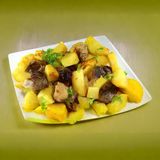 Свинско бон филе с пепър сос и запечени картофи (350г)