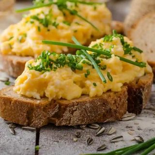 Tostada de huevos a tu manera