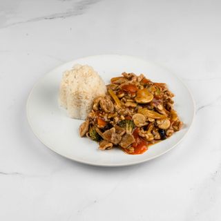 50. Svinjetina s povrćem i riža