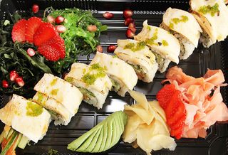 Uramak z krewetką w tempurze (8szt.)