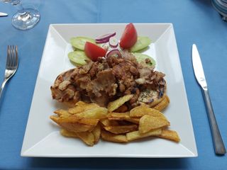 Свински гирос порция в плато (500г)