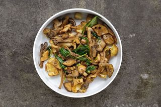 Печена картопля зі смаженими грибами (350g)