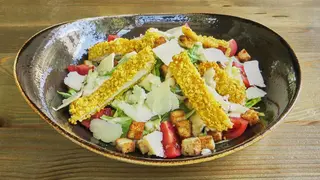 Зелена салата с хрупкаво пиле (470г)