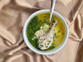 სოფლის ქათმის წვნიანი ბრინჯით