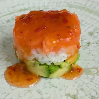 Tartar De Salmón Y Salsa (1 Pza.)