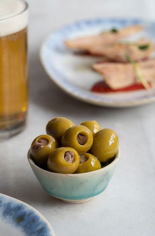 Olivas con ilete d'Anchoa
