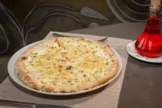 Піца Сирна змаганка (350г)