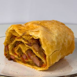 Штрудель овочевий з грудинкою