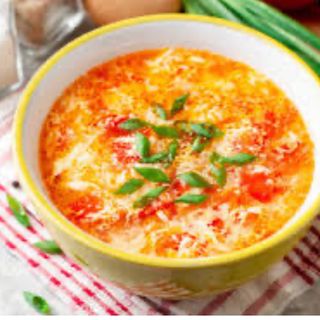 Zuppa di pomodoro con uova