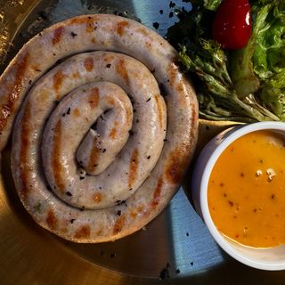 Колбаски гриль из цыпленка с сыром и халапеньо 