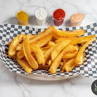 PATATAS GRANDES CON SALSAS