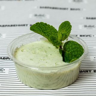 Сос кисело мляко с мента