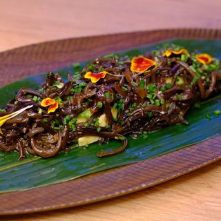 ENSALADA OREJA DE JUDAS Y AGUACATE